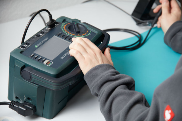 Prüfung von ortsveränderlichen elektrischen Betriebsmitteln